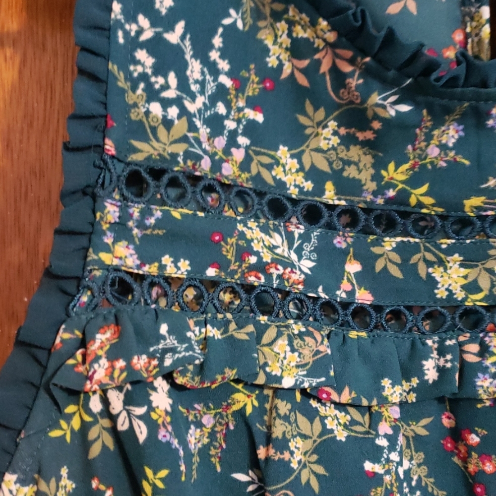 Dress - Picture 3 of 4
